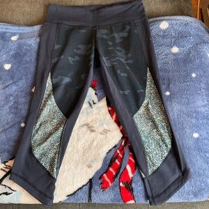 NWT Lululemon Black Camo Cropped Leggings Size 8